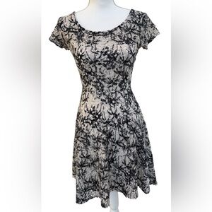 Gilli Black and White Lace-Effect Midi Dress size extra small
